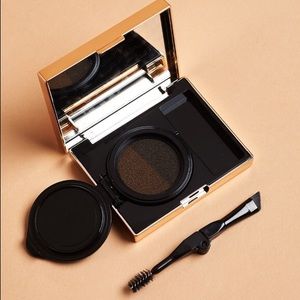 Iconic London eyebrow cushion in medium